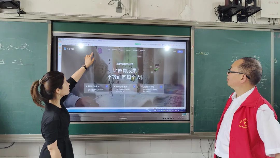 湘西州教育科学技术院参加新时代文明实践志愿服队“三下乡”活动