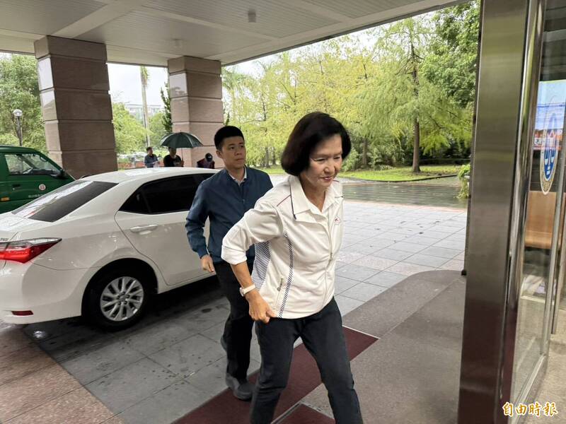 宜兰县长林姿妙涉贪案订于今年12月31日宣判，在检方起诉罪名中，又以违反贪污治罪违背职务行为收受不正利益罪的刑责最严重，检察官今天更当庭请求法官从重量刑20年、褫夺公权5年。（记者王峻祺摄）