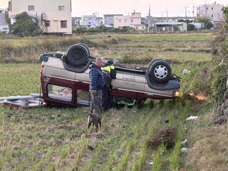 邱男翻车送医不治。（民众提供）